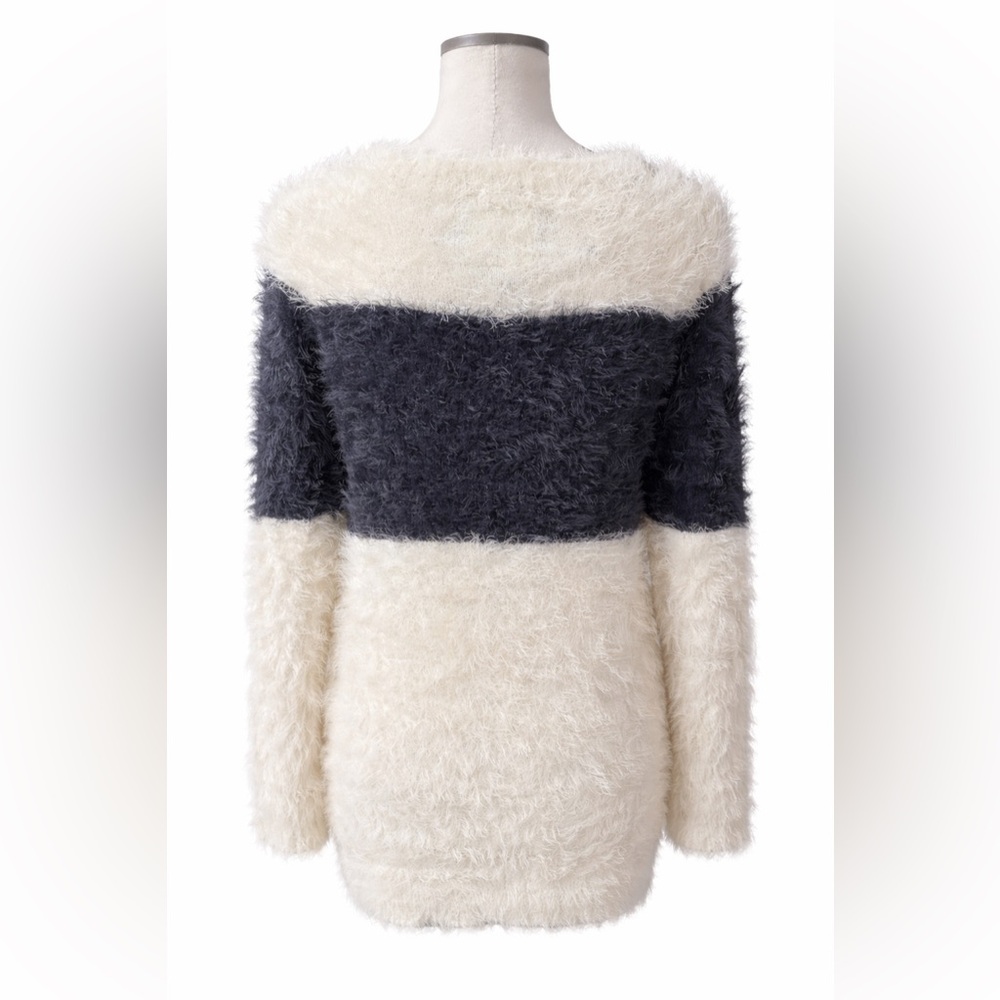 Chaser Fuzzy V-Neck Sweater - Navy and Cream - Picture 3 of 7